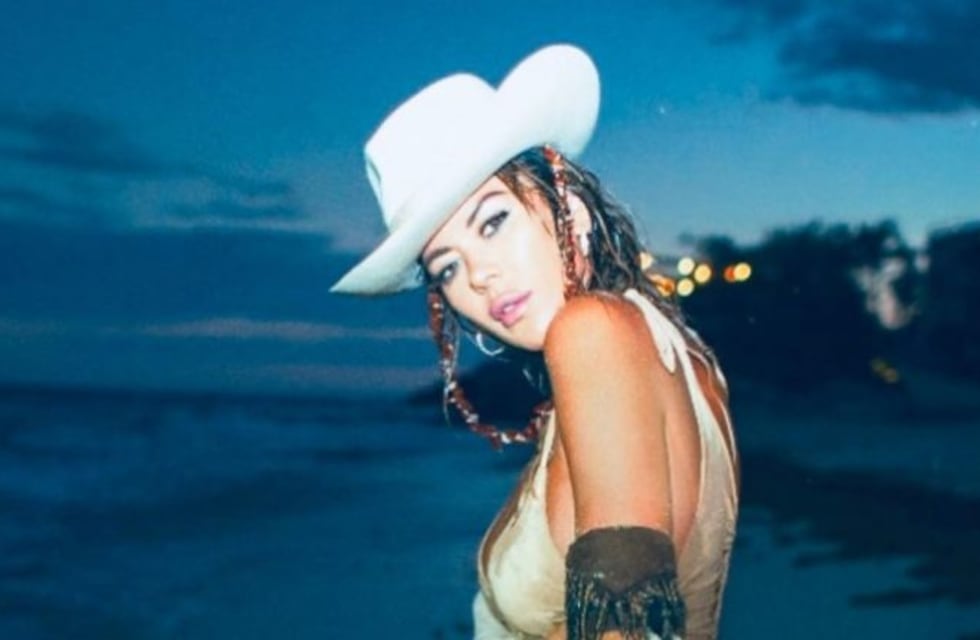 La divertida sugerencia de Karina Jelinek: "Podés salir sin tanga, pero no sin barbijo"