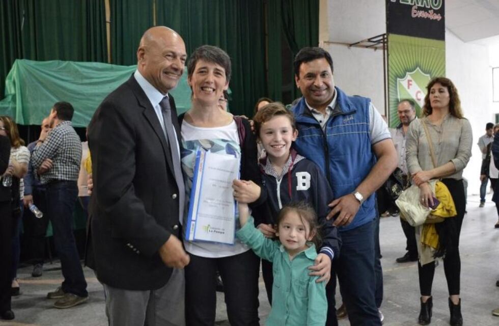 Cuatrocientas viviendas sociales fueron entregadas en General Pico