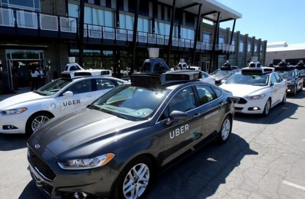 Un vehículo autónomo de Uber atropelló y mató a una mujer
