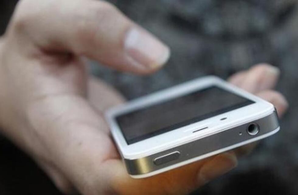 Se durmió y le robaron el celular