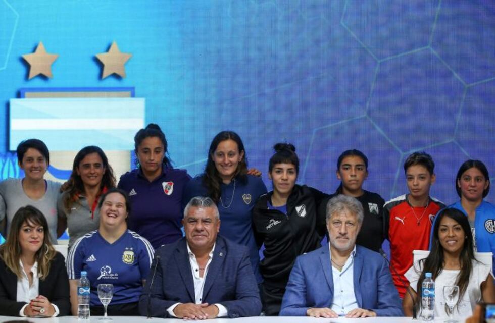 El arranque del profesionalismo en el fútbol femenino se postergó una semana más