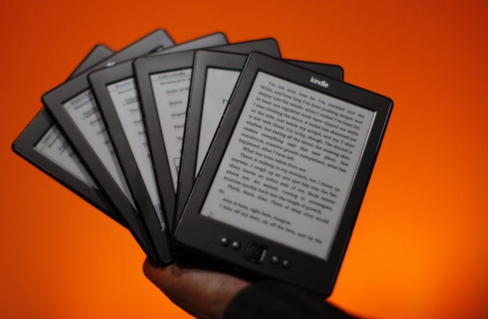 En tiempos de cuarentena, la lectura digital suma adeptos y es la nueva apuesta de las editoriales