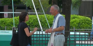 Los curas de Río Cuarto salieron a la calle a confesar a los fieles en Plaza Roca\u002E (Telediario Digital)