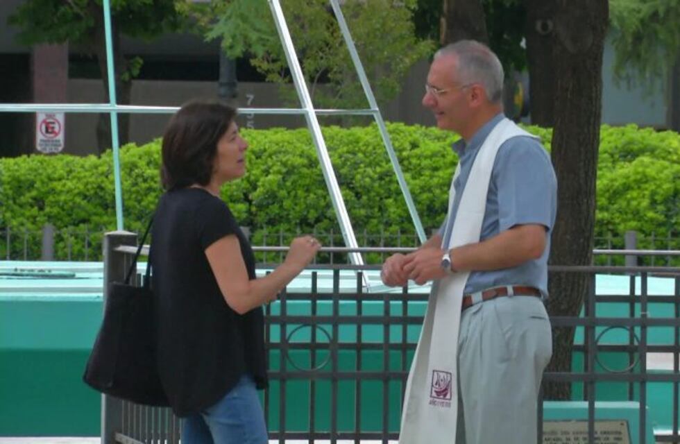 En Río Cuarto, te podés confesar con un cura en la plaza