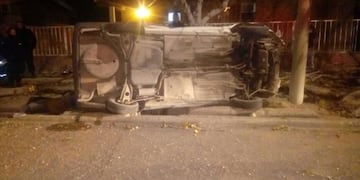 El auto de Puebla terminó impactando con un árbol\u002E