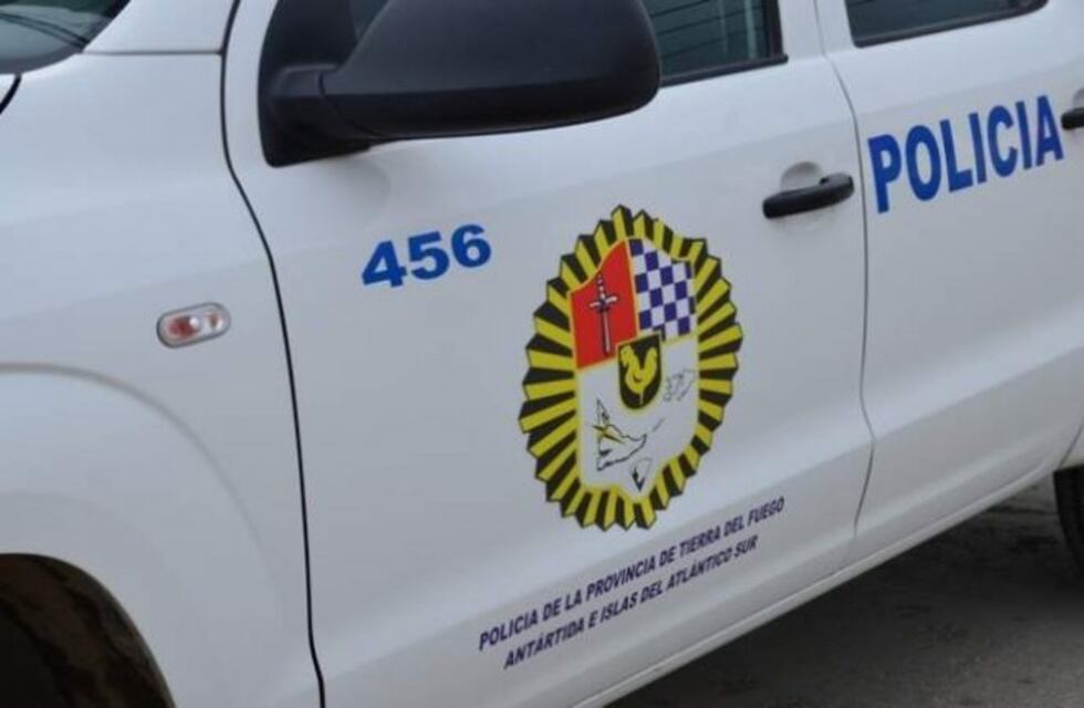 La policía busca a un conductor que se dio a la fuga tras protagonizar un choque