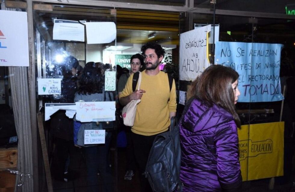 Finalmente, los estudiantes desalojaron el Rectorado de la UNSL