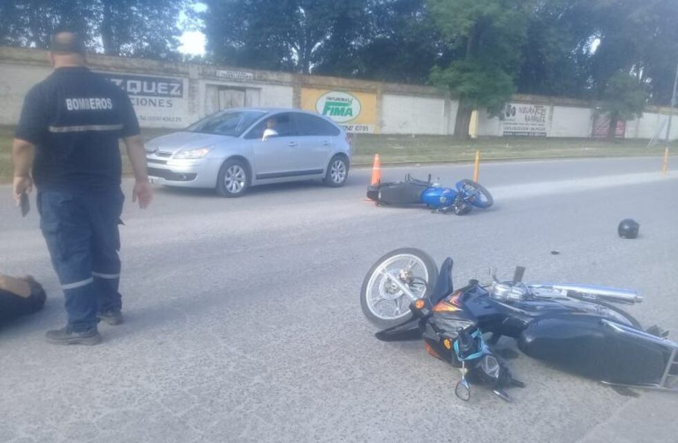 Colisión de motocicletas: dos heridos