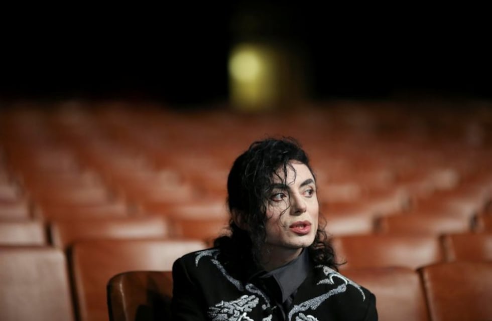 Internet se está volviendo loco con un joven español que ¡es igual a Michael Jackson!