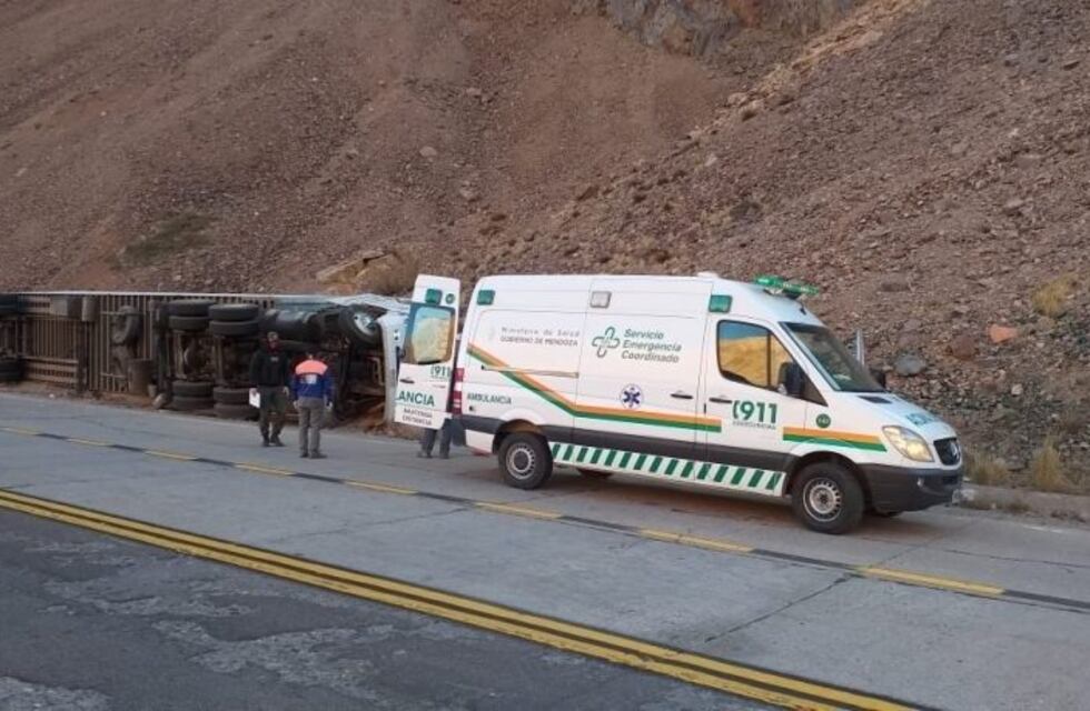 Volcó un camión chileno en Los Penitentes