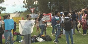 Estudiantes de la Universidad Católica de Salta (Fm Profesional)