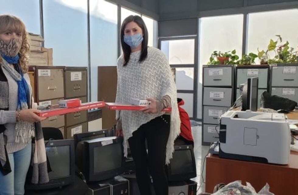 La DGE entregó computadoras en el Valle del Uco