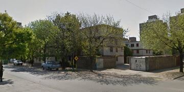 Desde un auto, baleó a un joven que caminaba por la vereda y lo detuvieron
