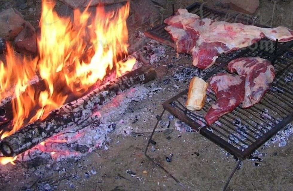Como no tenían dónde hacer el asado, prendieron el fuego a la vera de la autopista a Santa Fe