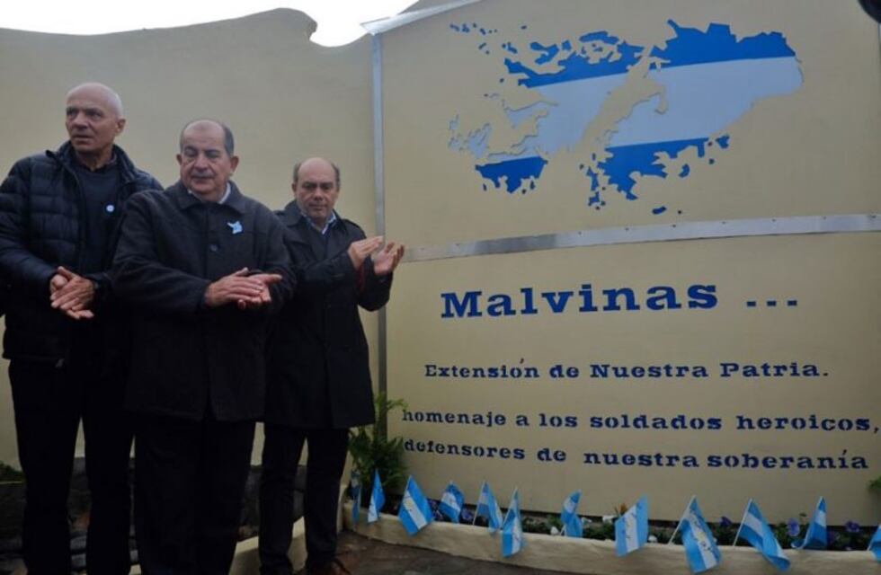 A pocos días de haber inaugurado el monumento a los caídos en Malvinas, ya le robaron las luces
