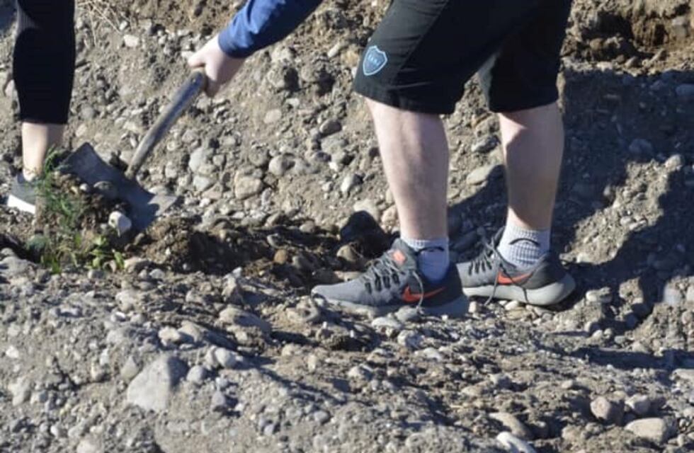 Los Antiguos organizó una gran jornada de forestación