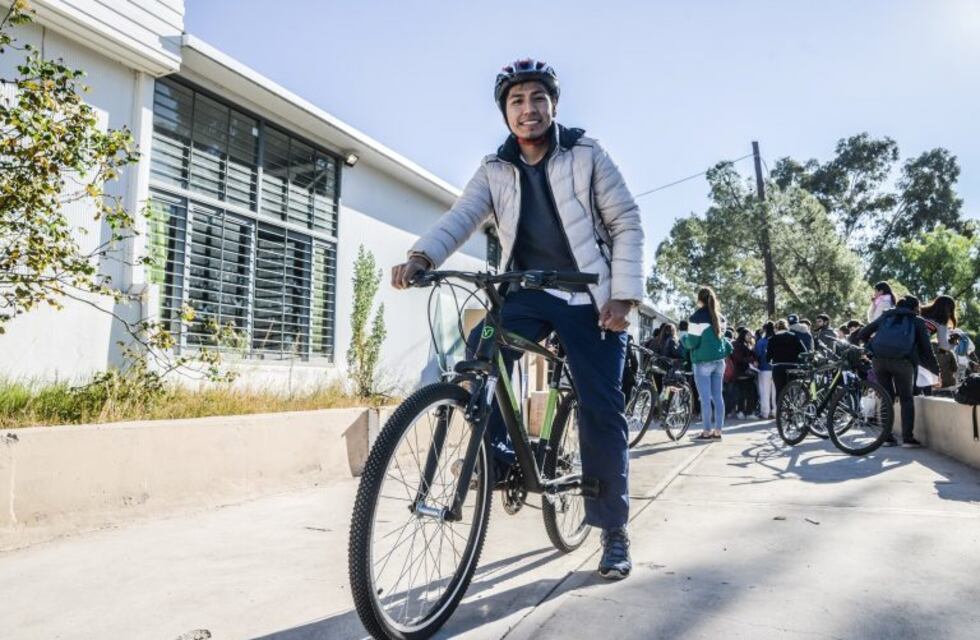 La UNCuyo entregó 86 bicicletas a estudiantes