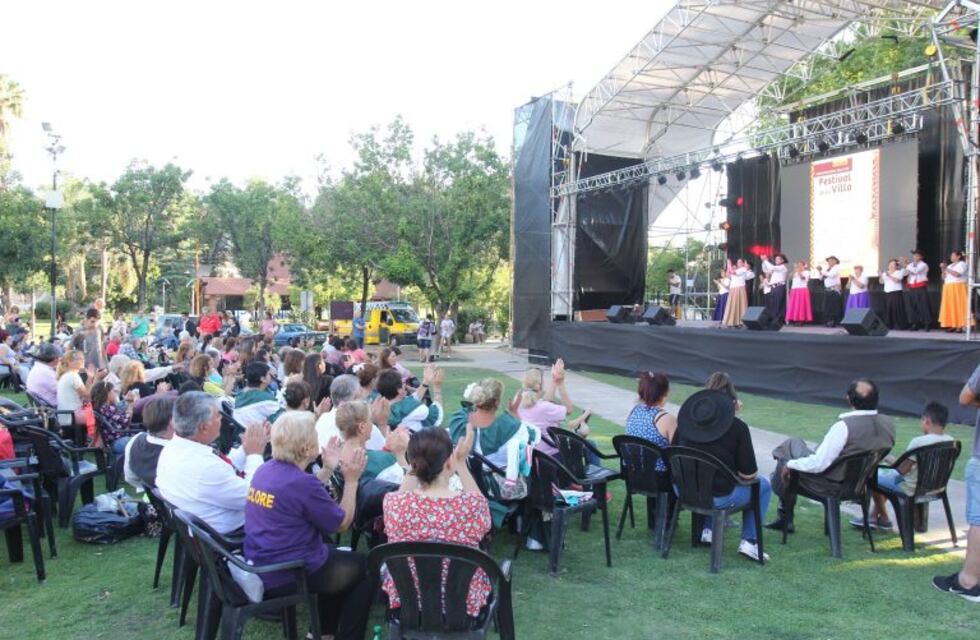 Con récord de participantes se realizó el Festival "Carlos Paz Canta y Baila"