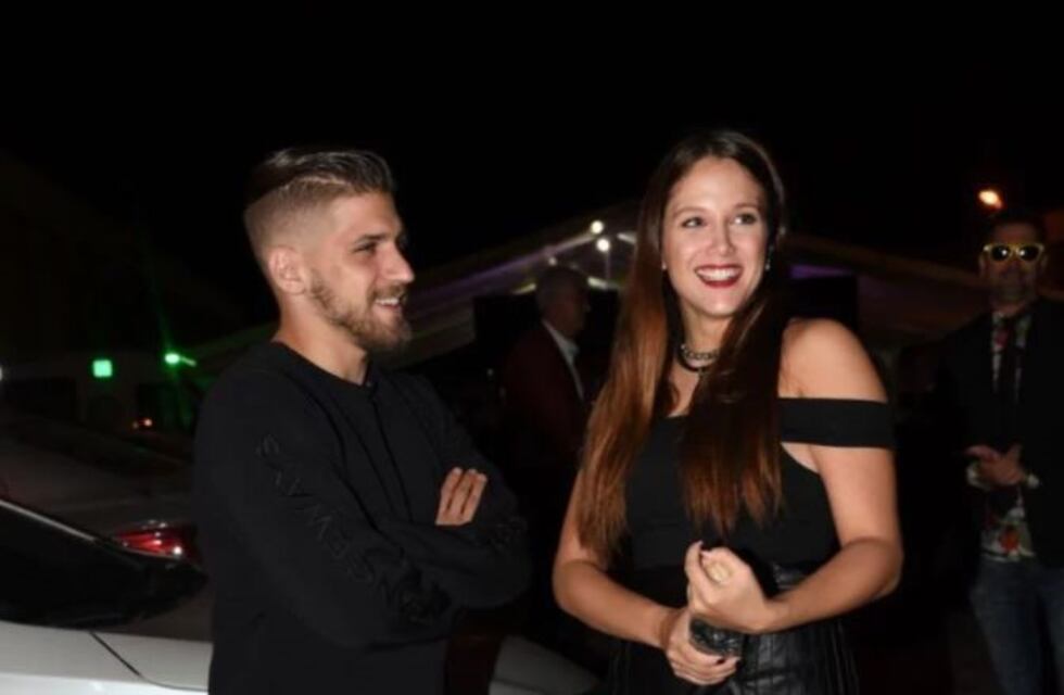 El paseo romántico de Barbie Vélez y Lucas Rodríguez por las calles de Palermo