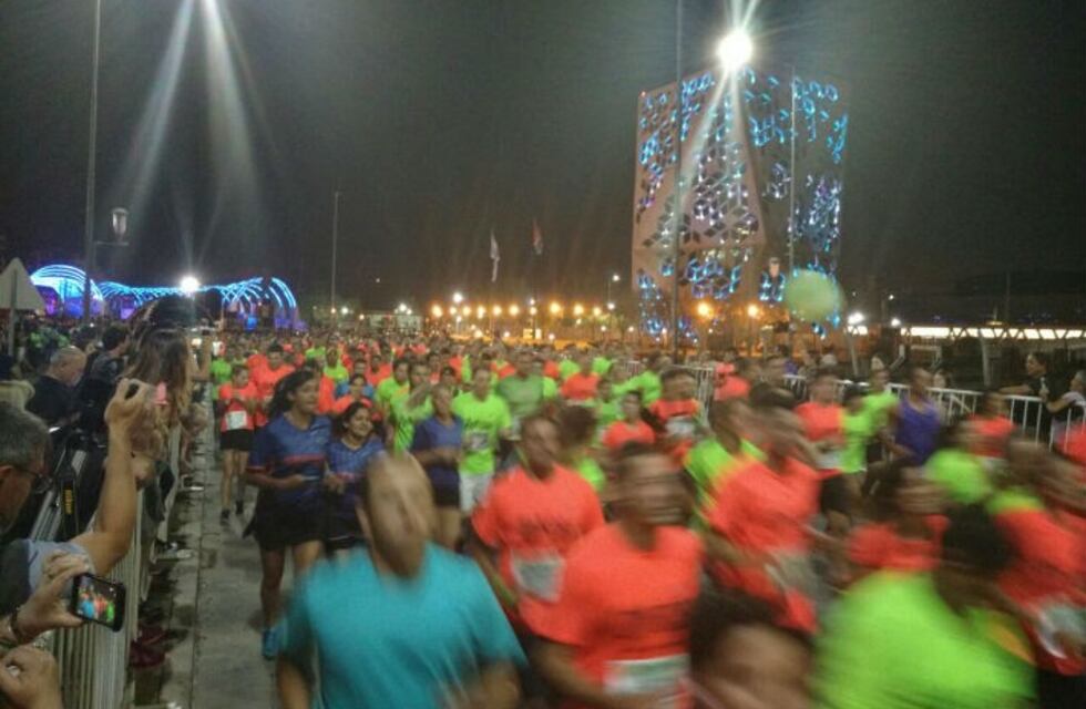 Media maratón nocturna: Hubo 3.500 corredores bajo la luna cordobesa