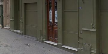 Asaltantes irrumpieron en el bar McNamara y se llevaron al recaudación\u002E (Street View)