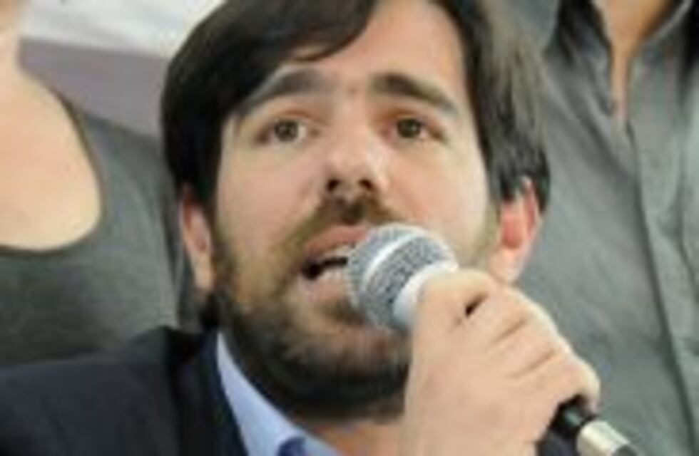 Del Caño acusó a Macri de "criminalizar a la juventud" con la baja de la edad de imputabilidad