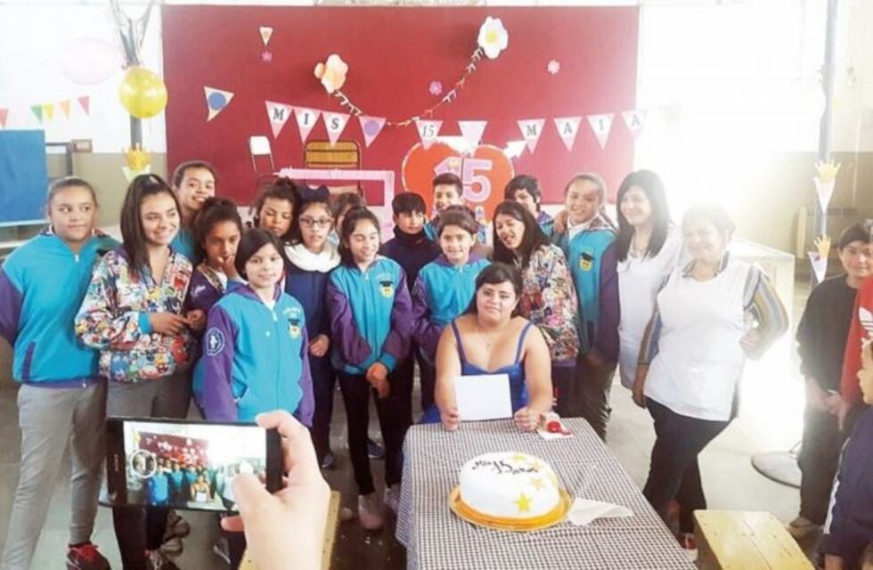Su familia no le podía paga la fiesta de 15, pero recibió una gran sorpresa al llegar a la escuela