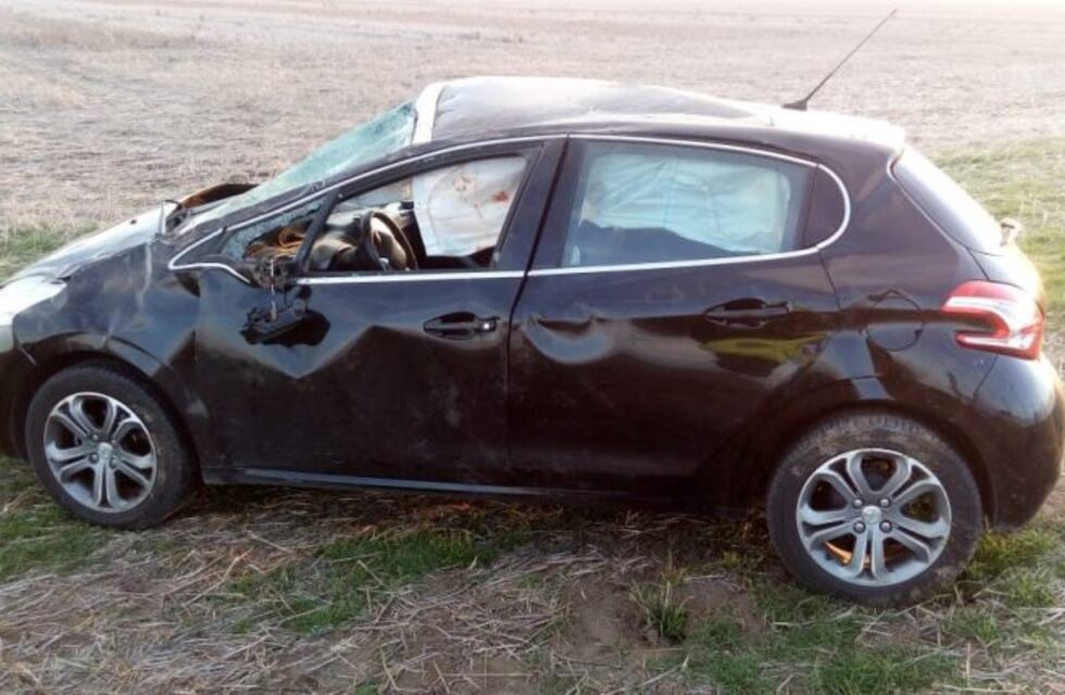 Punta Alta-Pehuen Co: vuelco en la curva de la ruta 113