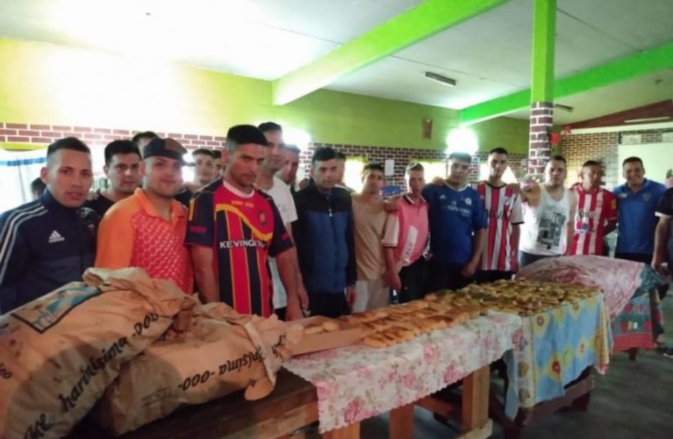 Presos elaboran pan para un comedor comunitario de Villa Elisa