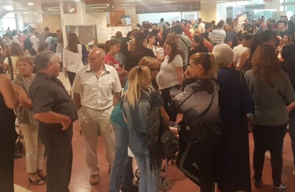 Colapsó el Centro Cívico por el sorteo de casas del IPV