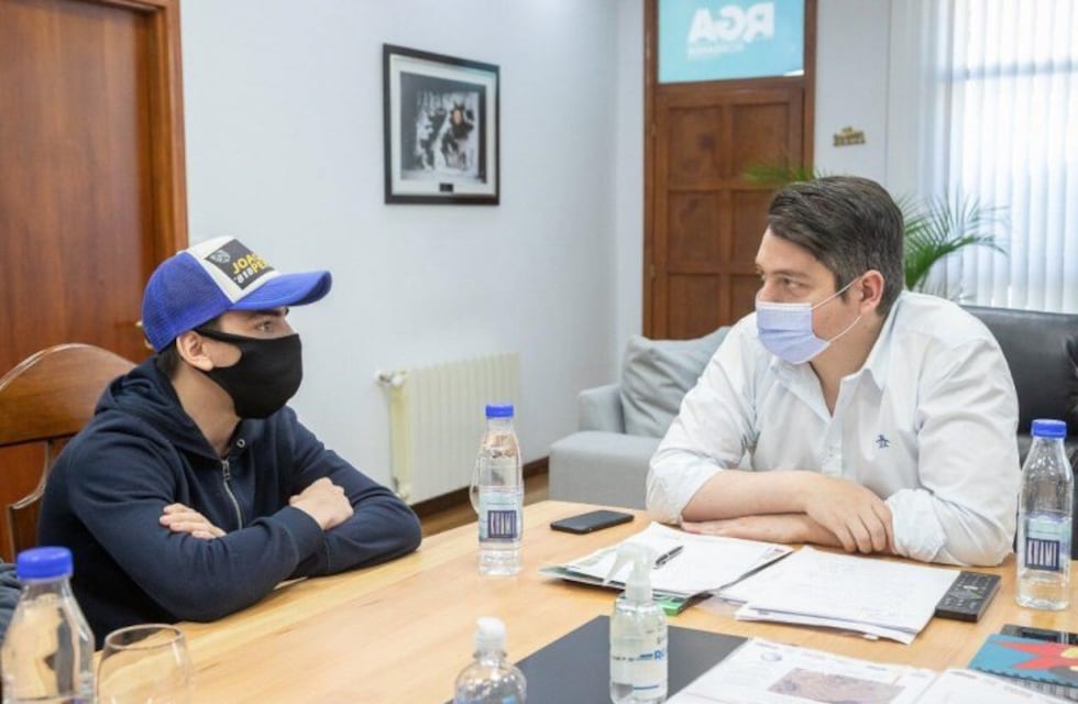 El piloto riograndense, Joaquín Pereira, fue recibido por el intendente