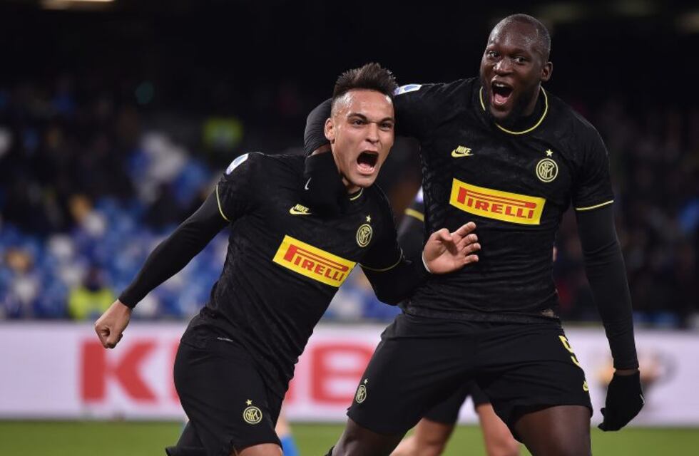 Lautaro Martínez convirtió en el triunfo de Inter sobre el Nápoli para conservar la punta
