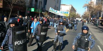 Los choferes marcharon con custodia pro el centro\u002E