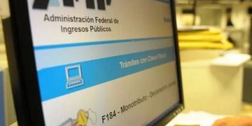 Cepo al dólar: cómo pedir la devolución del 35% si no se paga Ganancias ni Bienes Personales