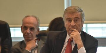 DYN40, BUENOS AIRES 21/02/17, EL MINISTRO DE COMUNICACIONES, OSCAR AGUAD, ESTu00c1 EN LA COMISIu00d3N DEL u00c1REA DE LA Cu00c1MARA DE DIPUTADOS PARA INFORMAR SOBRE EL POLu00c9MICO ACUERDO CONCURSAL PROPUESTO POR CORREO ARGENTINO S.A. PARA SALDAR UNA DEUDA QUE MANTIENE CON EL ESTADO DESDE QUE LA CONCESIu00d3N DEL SERVICIO LA TENu00cdA EL GRUPO EMPRESARIO DEL PADRE DEL PRESIDENTE MAURICIO MACRI.FOTO:DYN/EZEQUIEL PONTORIERO