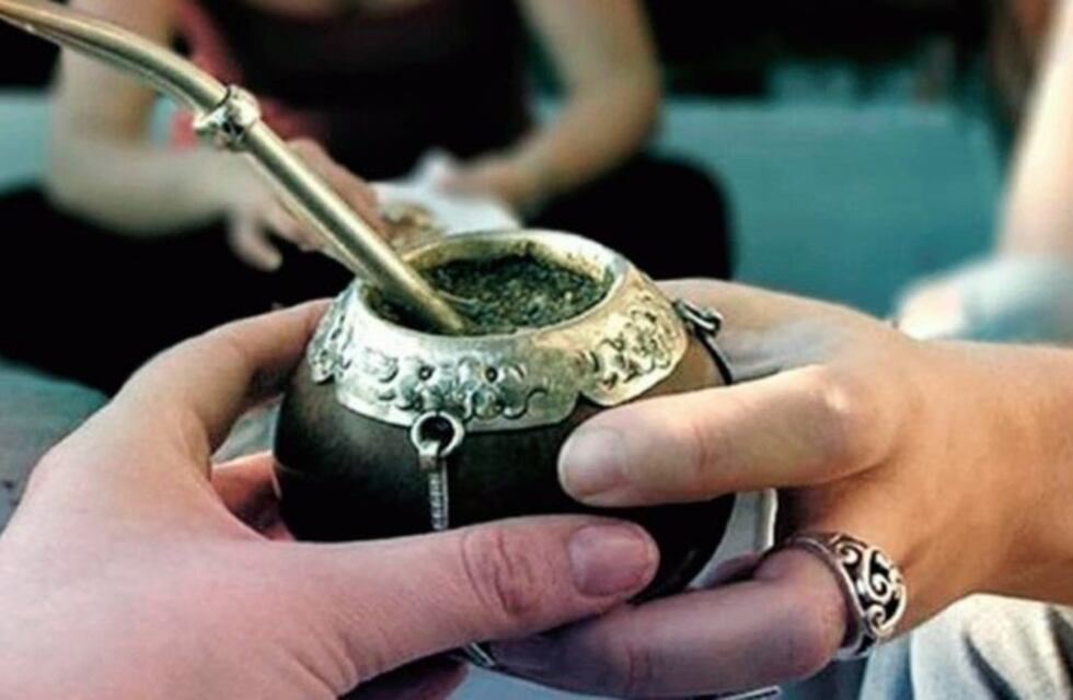 Tomar mate en tiempos de pandemia: especialistas refuerzan la recomendación de no compartirlo