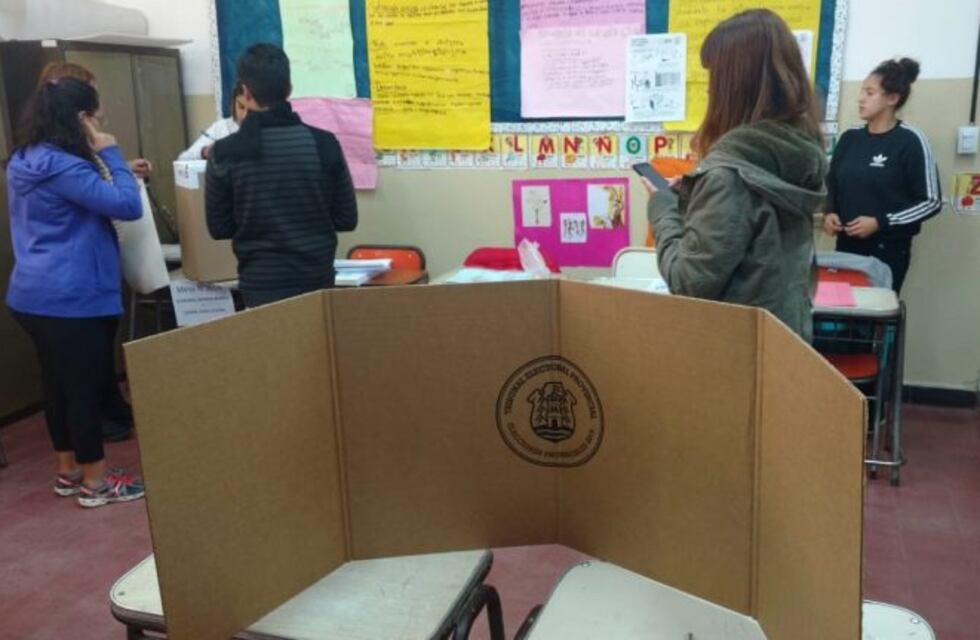 Con algunas demoras, comenzaron las elecciones provinciales y municipales en Córdoba