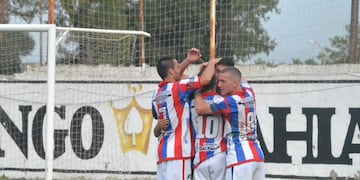 Rosario goleó a Comercial  3 a 0