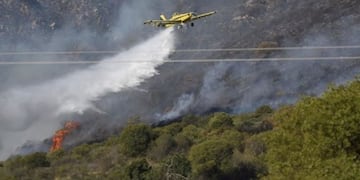 Con 180 bomberos por día y cuatro aviones hidrantes, el foco en el oeste de Córdoba fue contenido\u002E