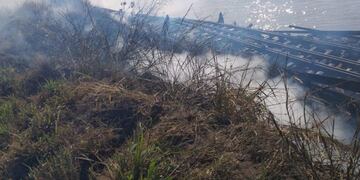 Siguen las tareas de enfriado en los viejos muelles de la ex Zona Franca de Bolivia\u002E (@gustavozignago)