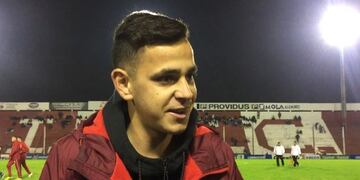 Un campeón en Alta Córdoba\u002E Gonzalo Maroni, jugador de Boca, recibió una plaqueta de parte de la dirigencia de Instituto\u002E