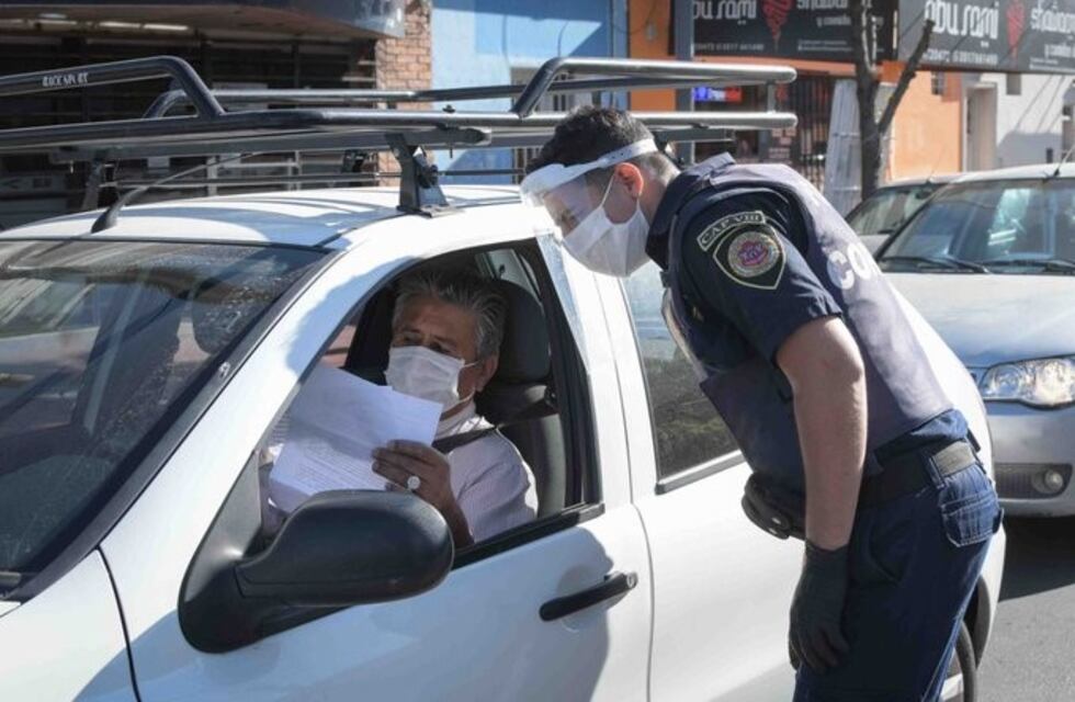¿Es obligatorio el uso del tapabocas dentro del auto en Córdoba?
