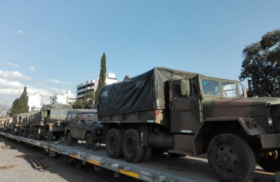 Después de 35 años, el tren vuelve a transportar al Ejército desde Córdoba