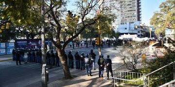 Los choferes marcharon por la ciudad y el centro fue un caos\u002E Para el lunes, el panorama se presenta peor\u002E
