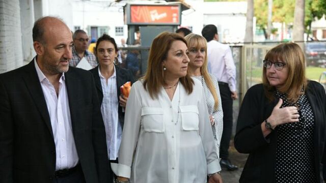 La intendenta Mu00f3nica Fein recorriu00f3 las obras en la maternidad del Hospital Roque Su00e1enz Peu00f1a de Rosario.