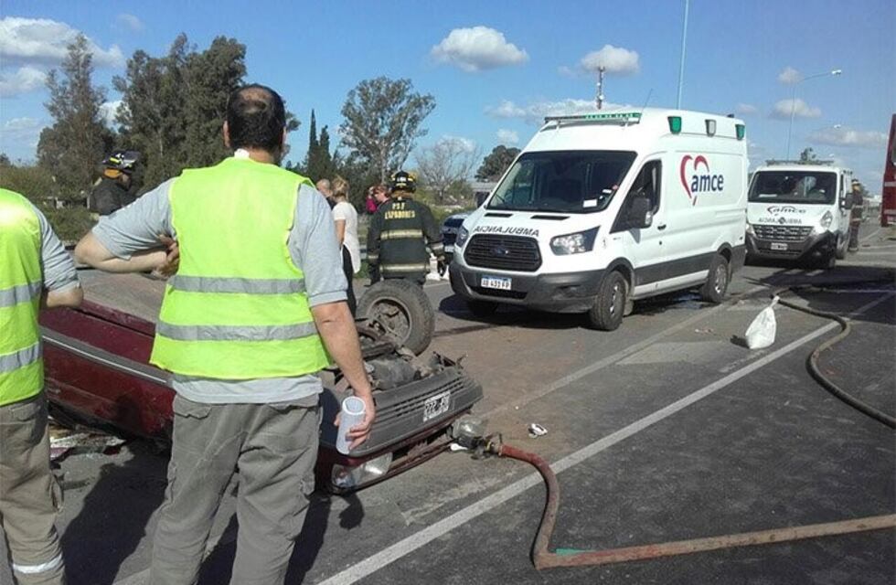 Vuelco en la autopista a Santa Fe dejó varios heridos