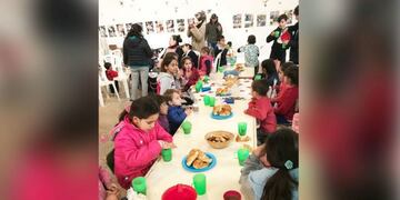 Almuerzo, merienda y cine en el Barrio Escondido (Facebook)