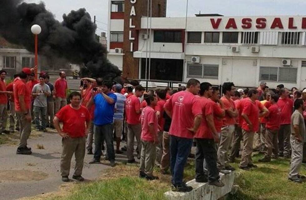 Rebotaron los cheques para pagar en Vassalli y los empleados volvieron al paro