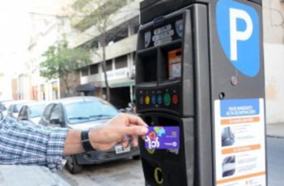 Anularán multas por mal estacionamiento en el microcentro durante la semana previa a Navidad