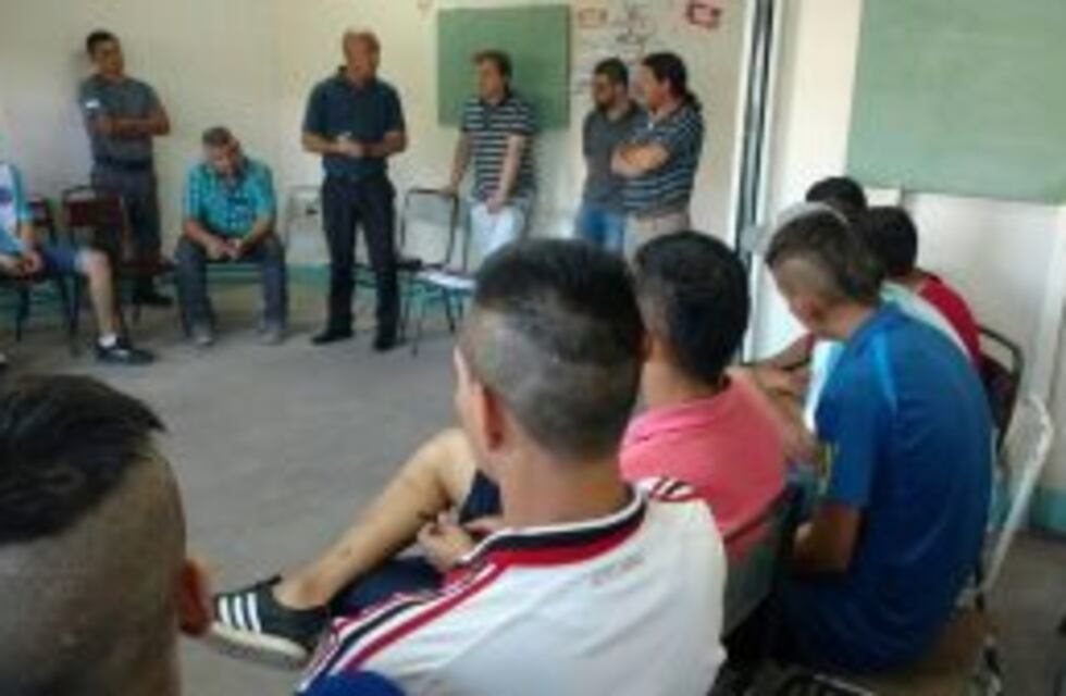 Los autores de Mariandina compartirán una tarde de lectura y fútbol con internos de San Felipe